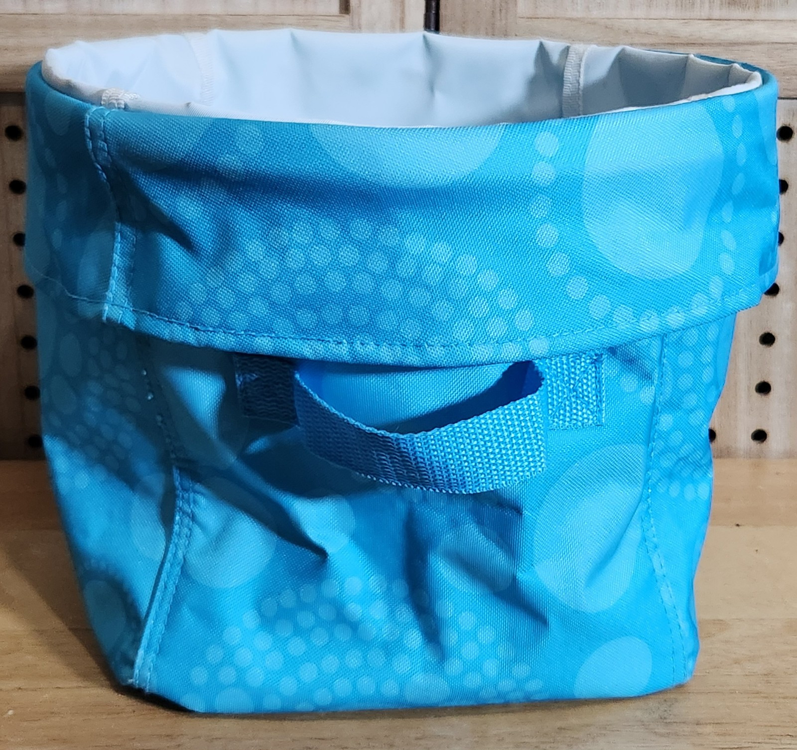 31 Thirty One 9" Large Round Utility Collapsible Bin Aqua Circle Spirals Blue