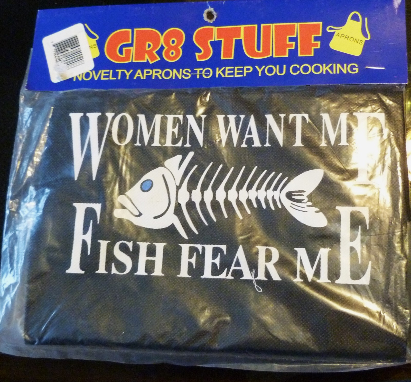 GR8 STUFF NOVELTY APRON "WOMEN WANT ME- FISH FEAR ME" POLYESTER 28" X 21.5" NEW