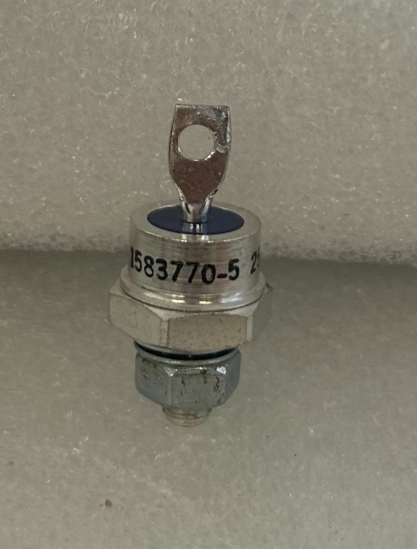 1583770-5