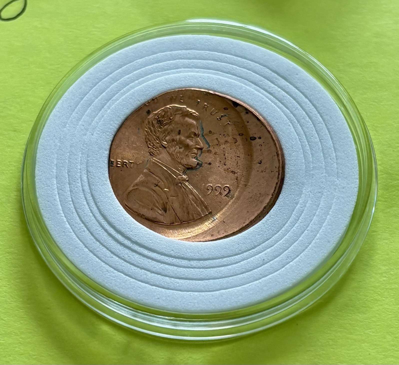 Off Centered U.S. Lincoln Cent dated 1999-P. Looks Uncirculated. FREE SHIPPING.