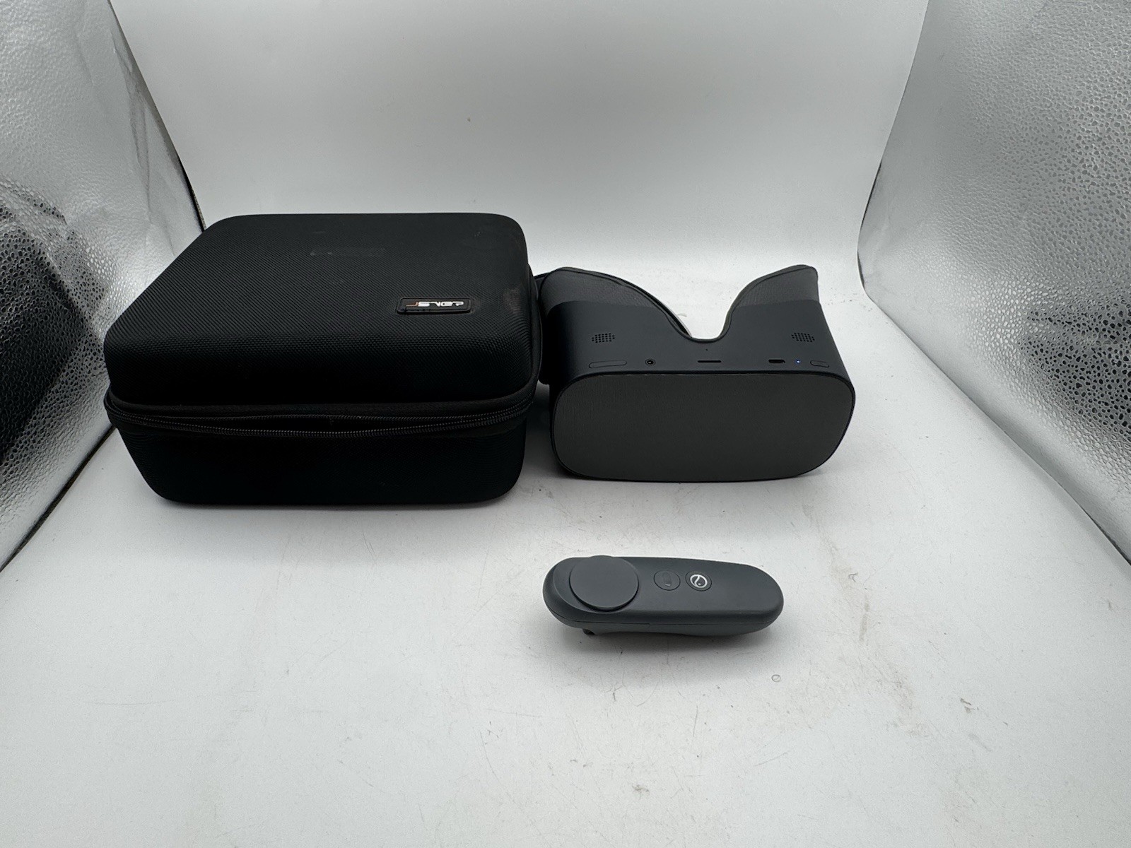 PICO VR Headset Bundle Tested Working w Controller & Carrying Case