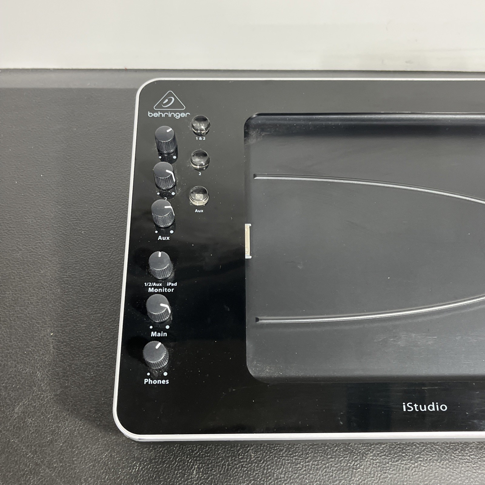 Behringer iStudio iS202 iPad Audio Interface Dock NO AC Adapter