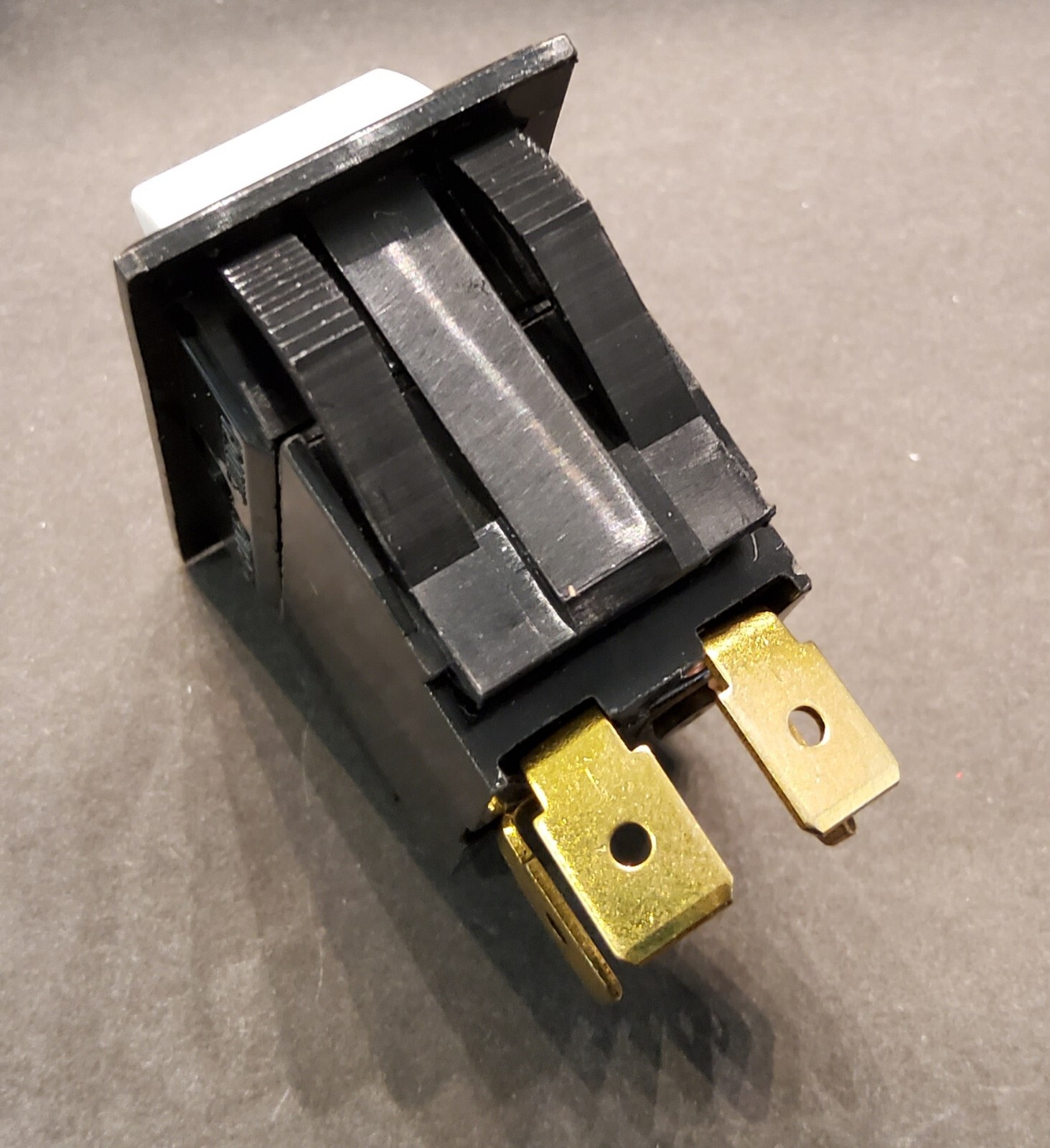 TIGK721-6S-WH-NBL/ON-OFF CARLING TECH TOGGLE SWITCH
