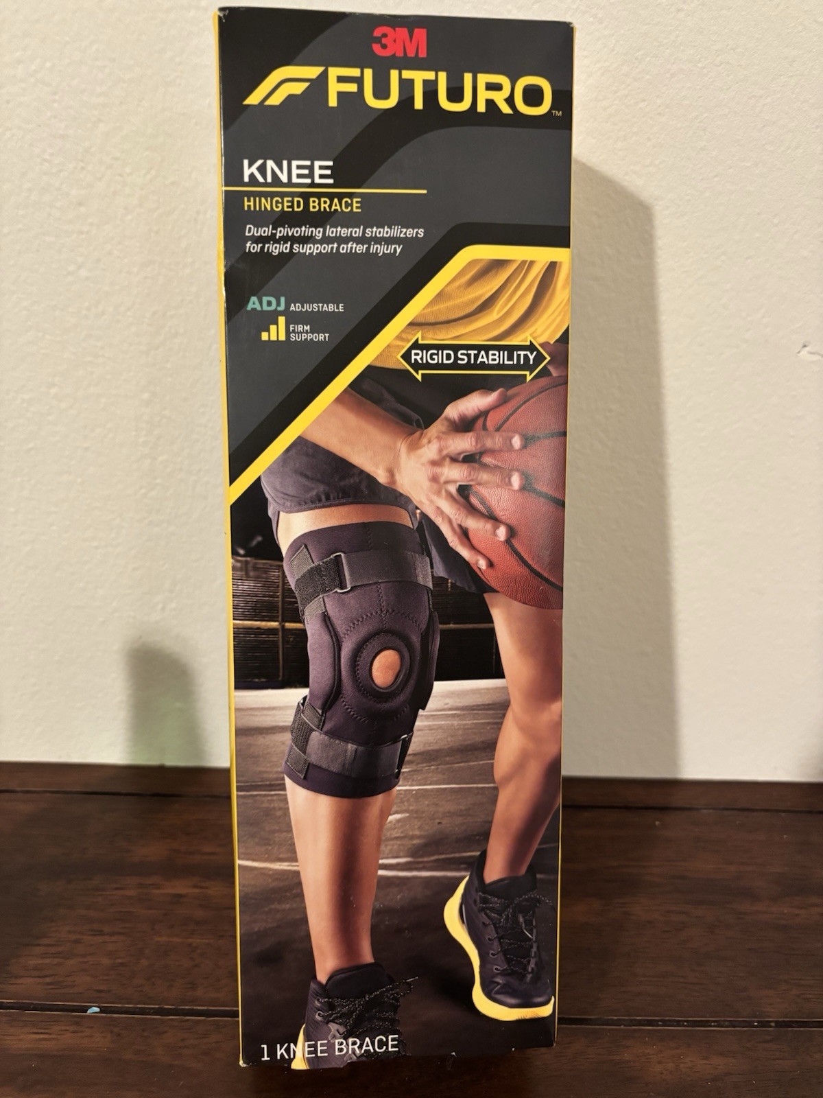 FUTURO Hinged Knee Brace Adjustable size - 1ct NEW OB