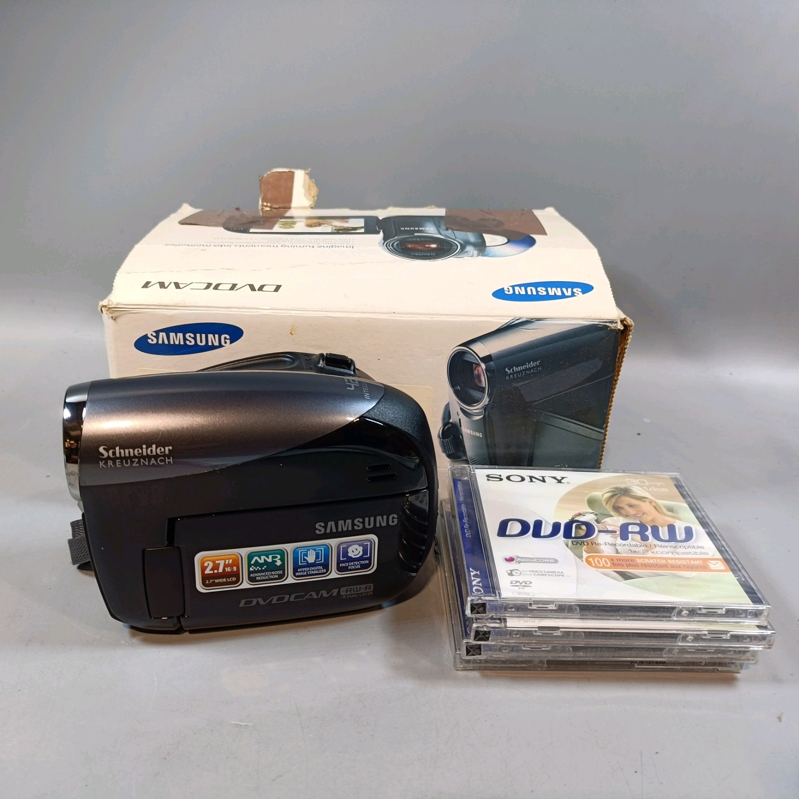 Samsung VP-DX200 DVD Camcorder Optical Zoom with Charger & Discs