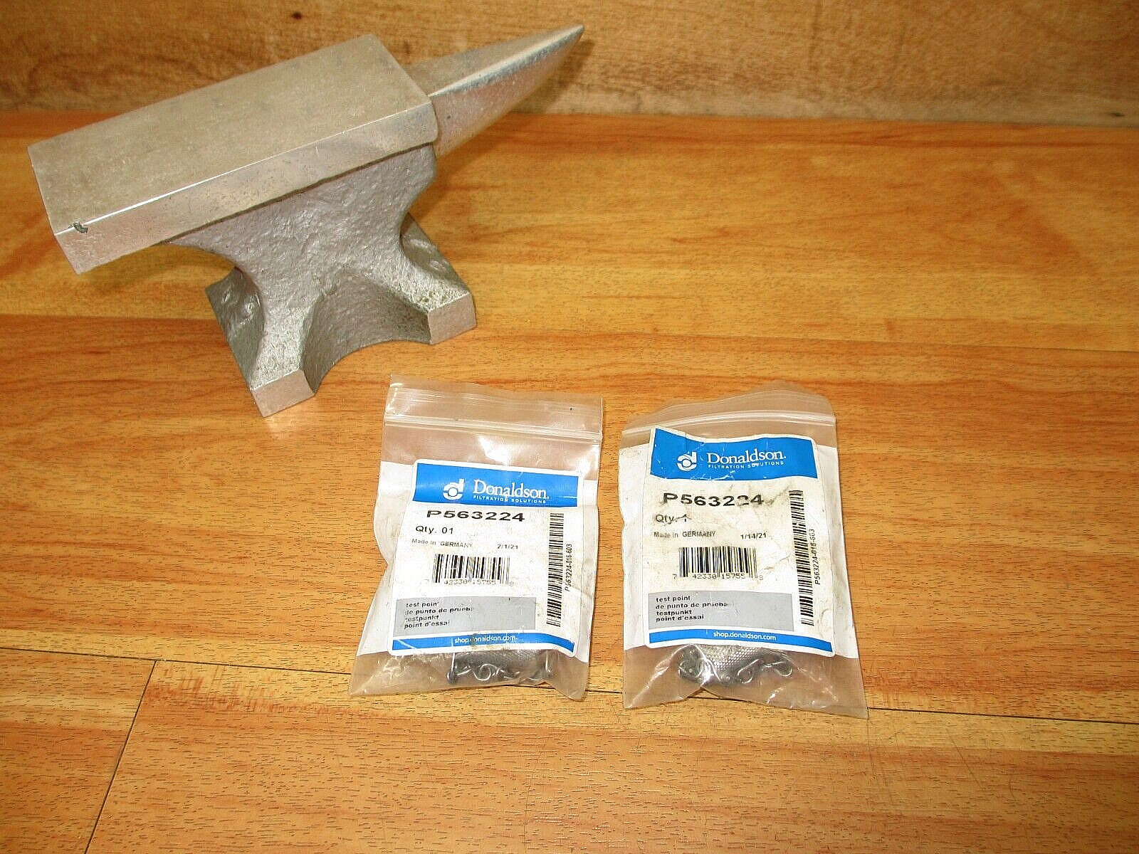 Donaldson P563224 (LOT OF 2) *NEW* Test Point Hydraulic