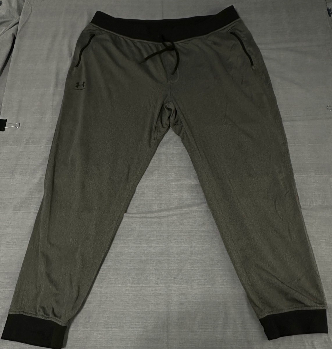 Under Armour Men's Size XXL Loose Gray Zipper Pocket Drawstring Joggers