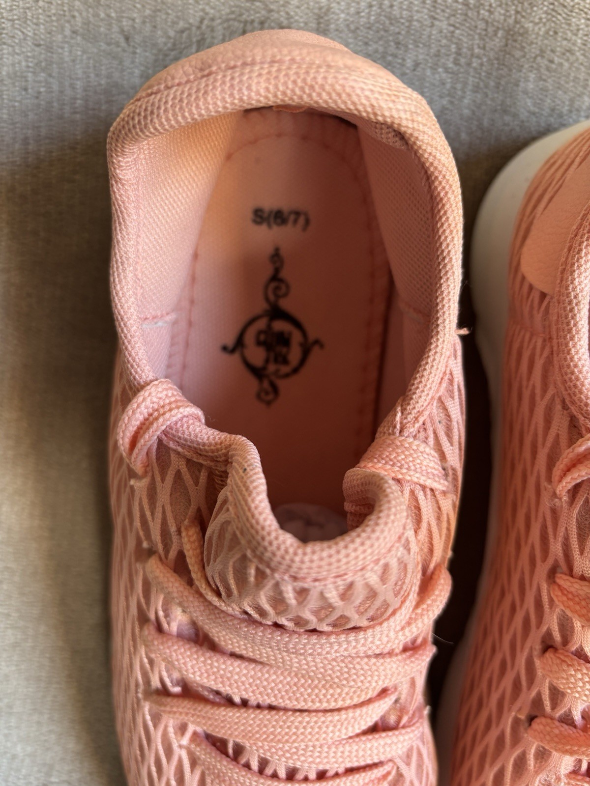 Soll Mates For Woman’s 6/7 Sneakers