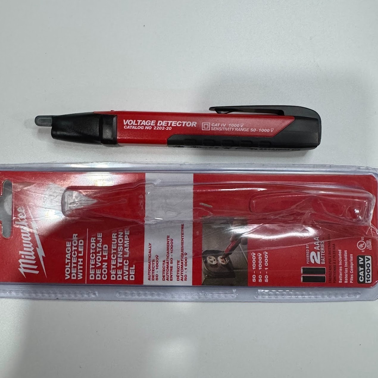 Milwaukee 2202-20 1,000V LED Indicating Pocket Clip Voltage Detector
