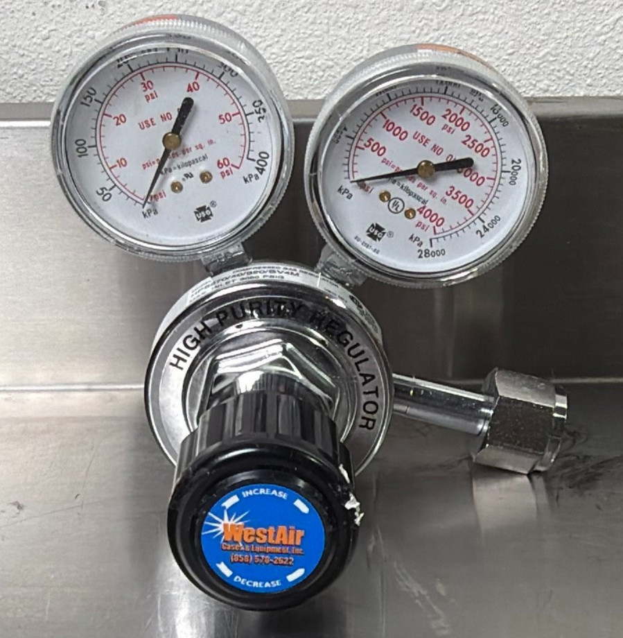 USG WestAir High Purity Compressed Gas Regulator HPS/270/40/320/BV4M
