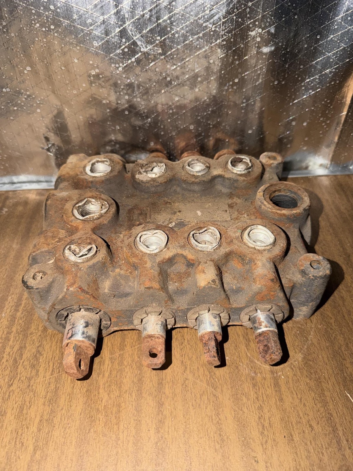 4 Spool Hydraulic Control Valve Manifold Block 353842-C Rusty Parts Repair