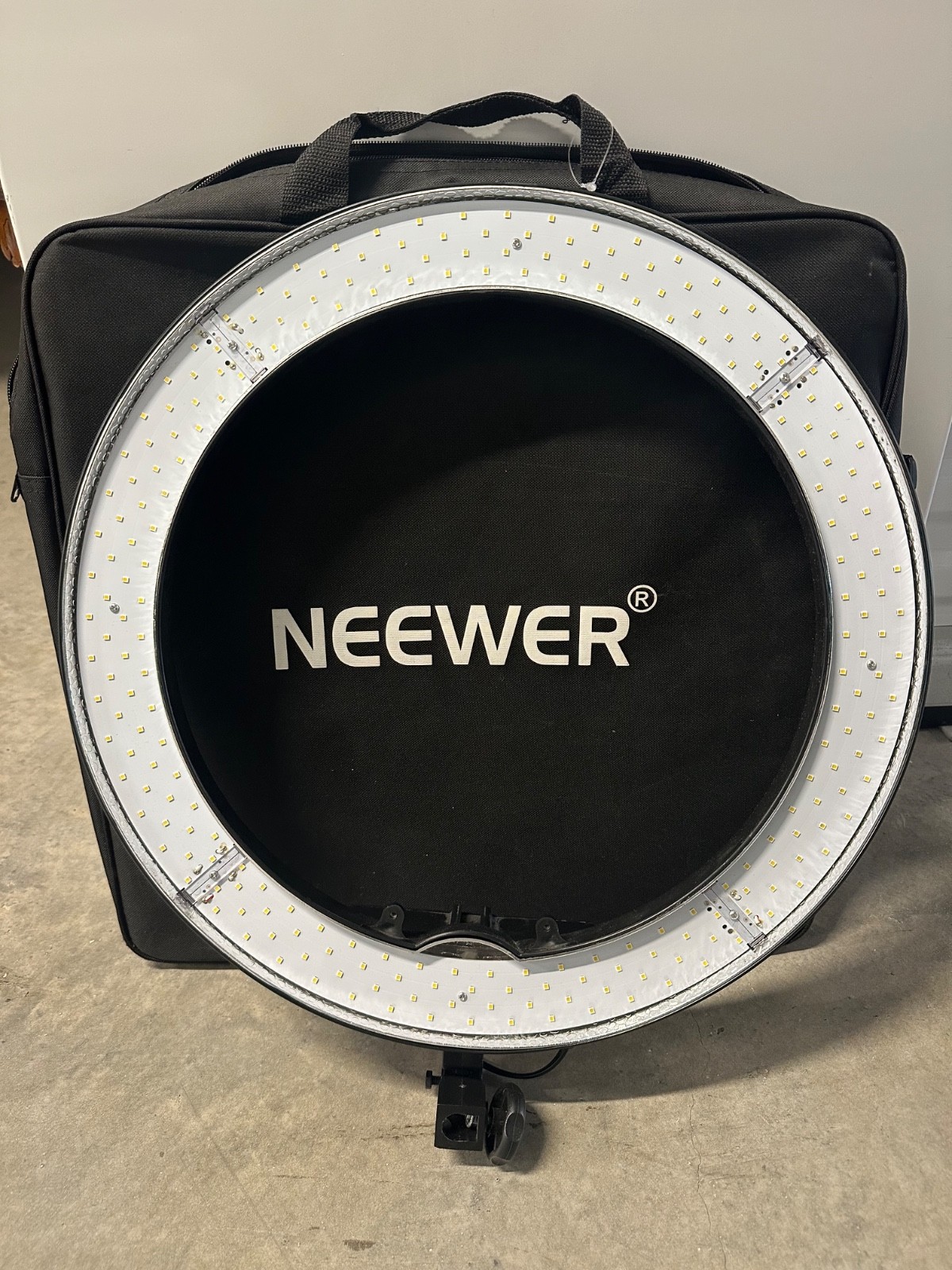 Neewer 18 inch 55W 5500K LED Ring Light new unboxed . You get all that is pictur