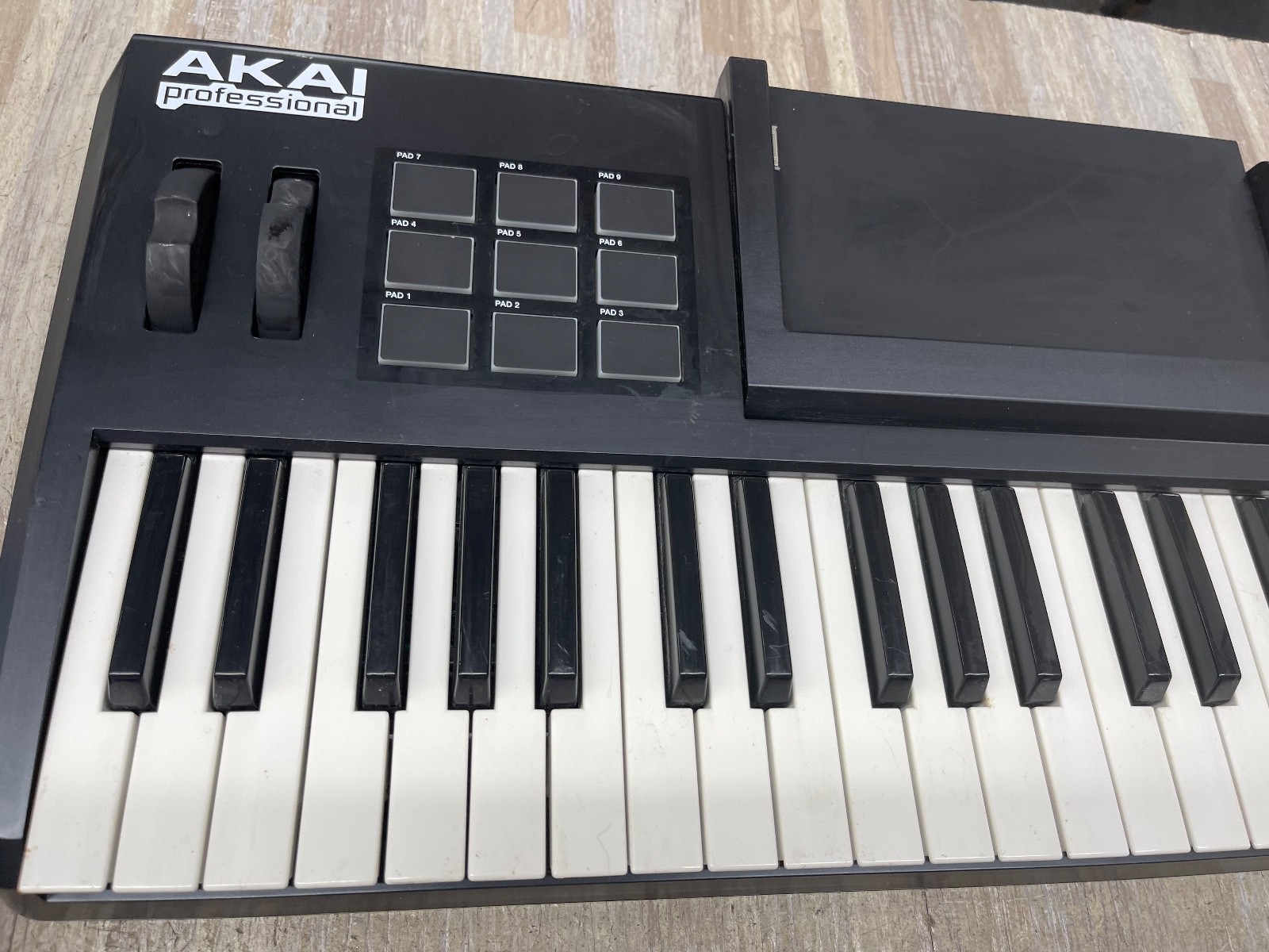Akai Synthstation 49 Midi Keyboard Controller for iPad EUC