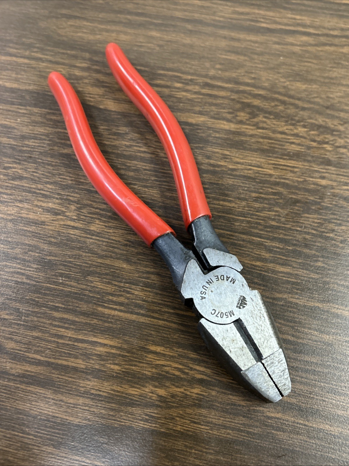 Mac Tools 7” Lineman’s Rounded Nose With Cutter Pliers M507C