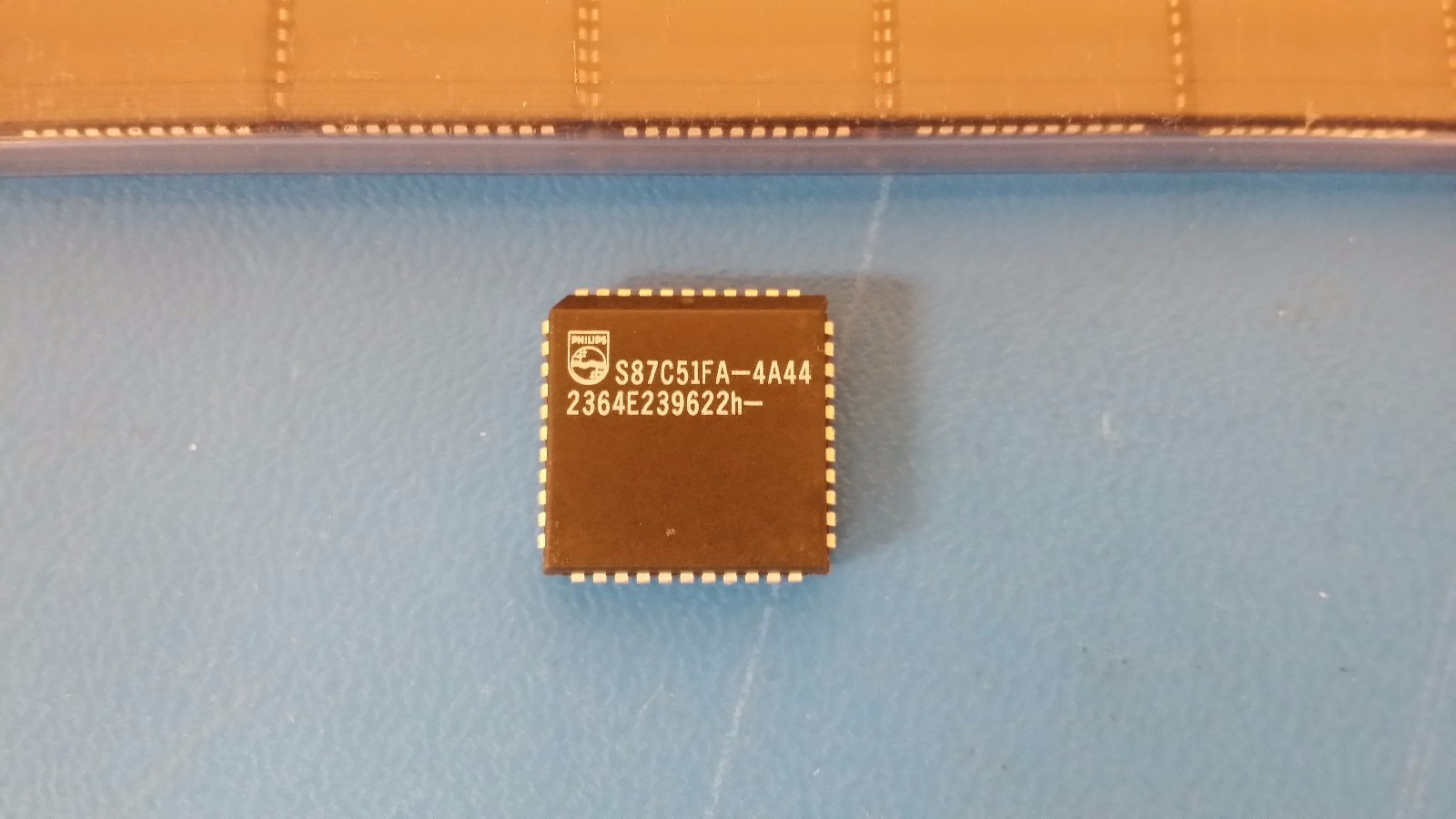 (4 PCS) S87C51FA-4A44 PHILIPS 8-BIT, OTPROM, 16MHz, MICROCONTROLLER, PQCC44