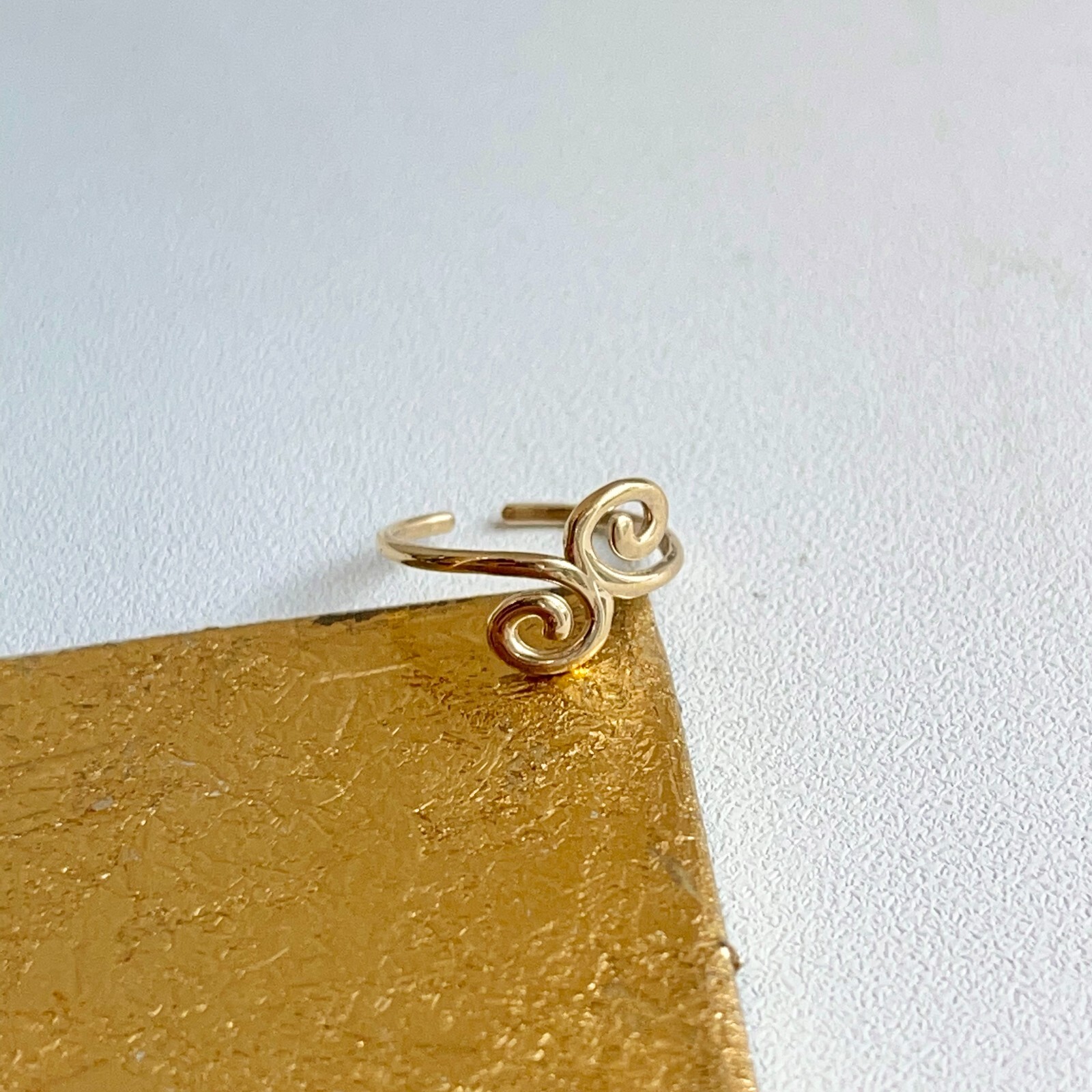 14KT Yellow Gold Solid Shiny Swirl Design Band TOE Ring Adjustable NEW