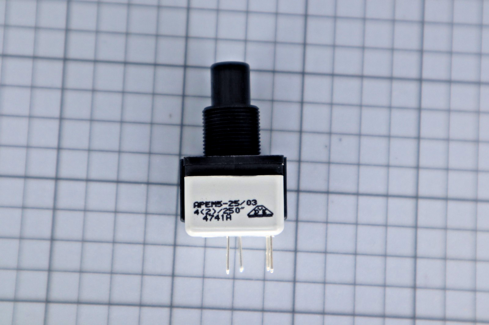 *Single* APEM 4741A02UU 4741A-02UU Pushbutton Switch 4700