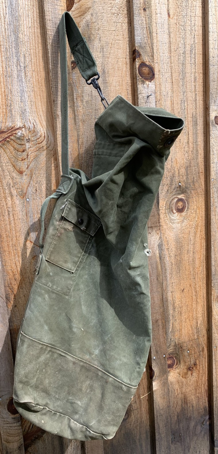 vintage US Military olive drab canvas top-load duffel bag used Vietnam Era ?