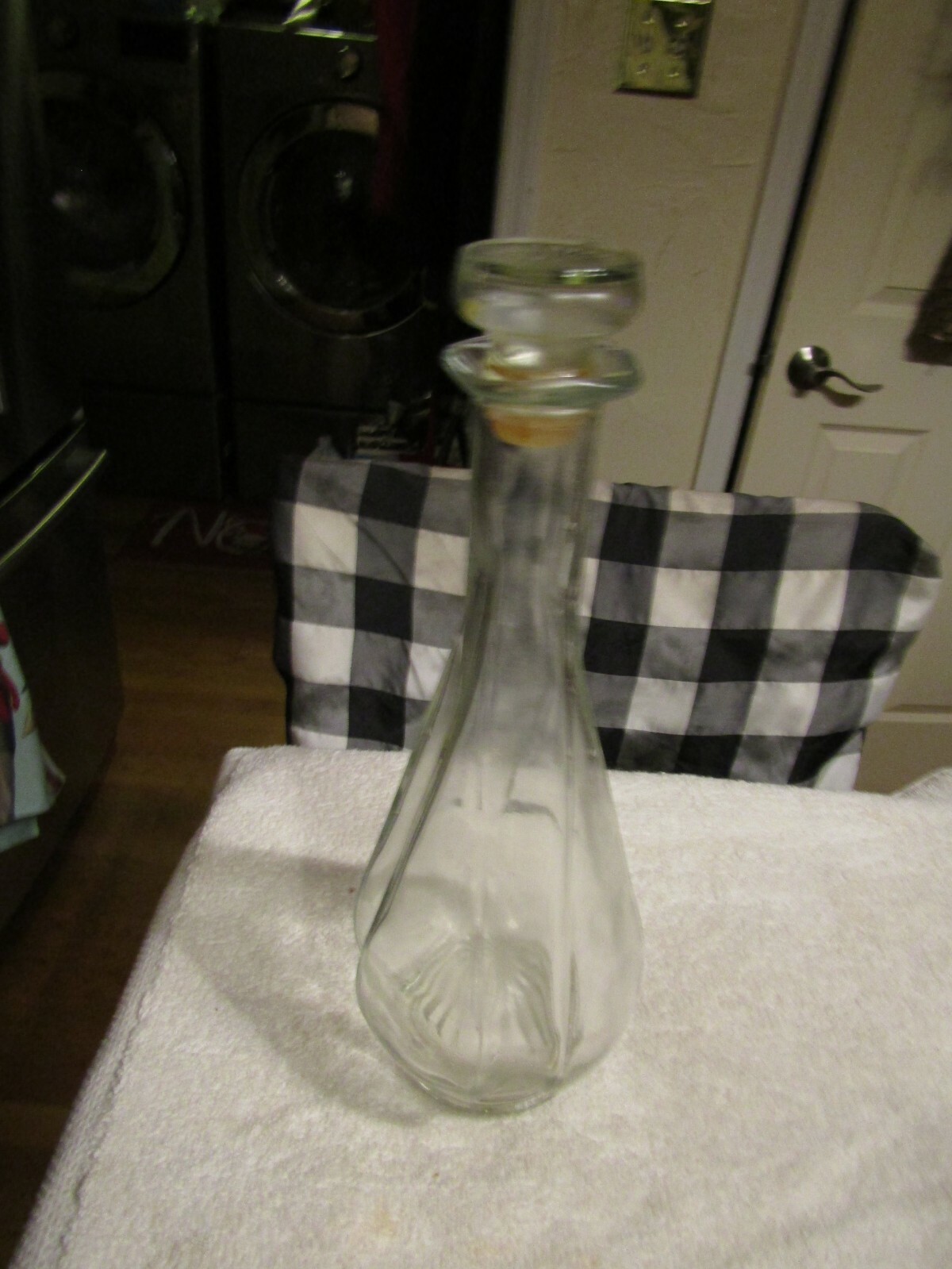 Vintage Decanter Ribbed Round Genie Glass Quart Liquor Bottle with Matching Top