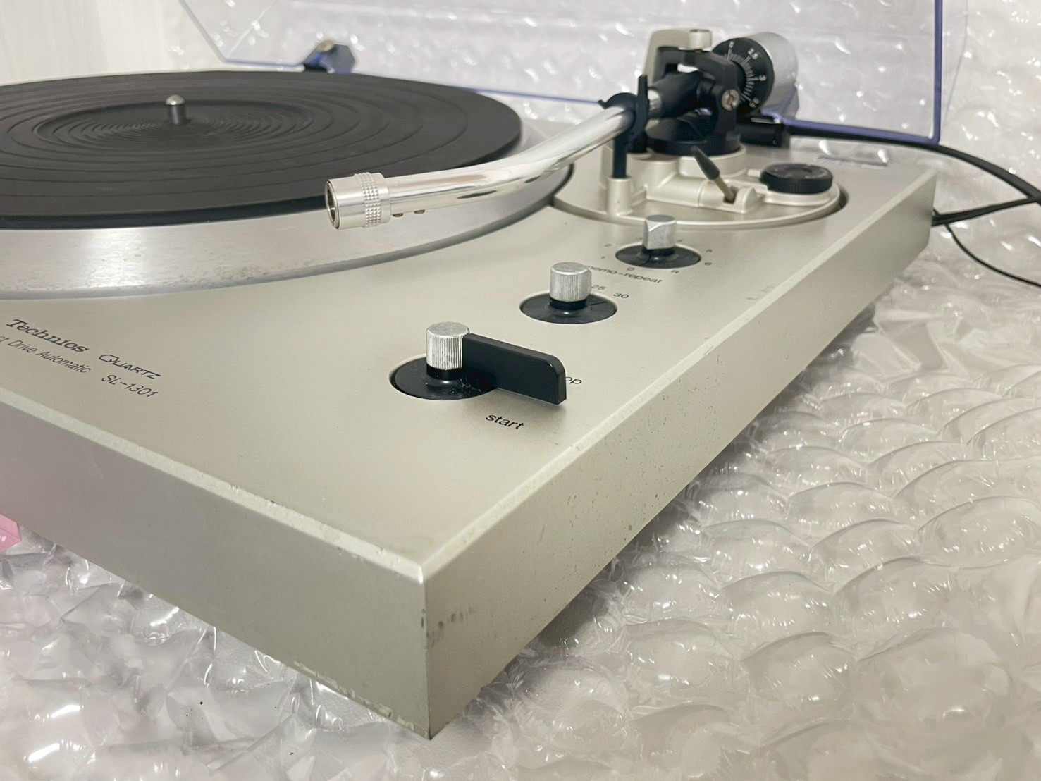 Technics SL-1301 Quartz Direct Drive Automatic Turntable Record Player Used