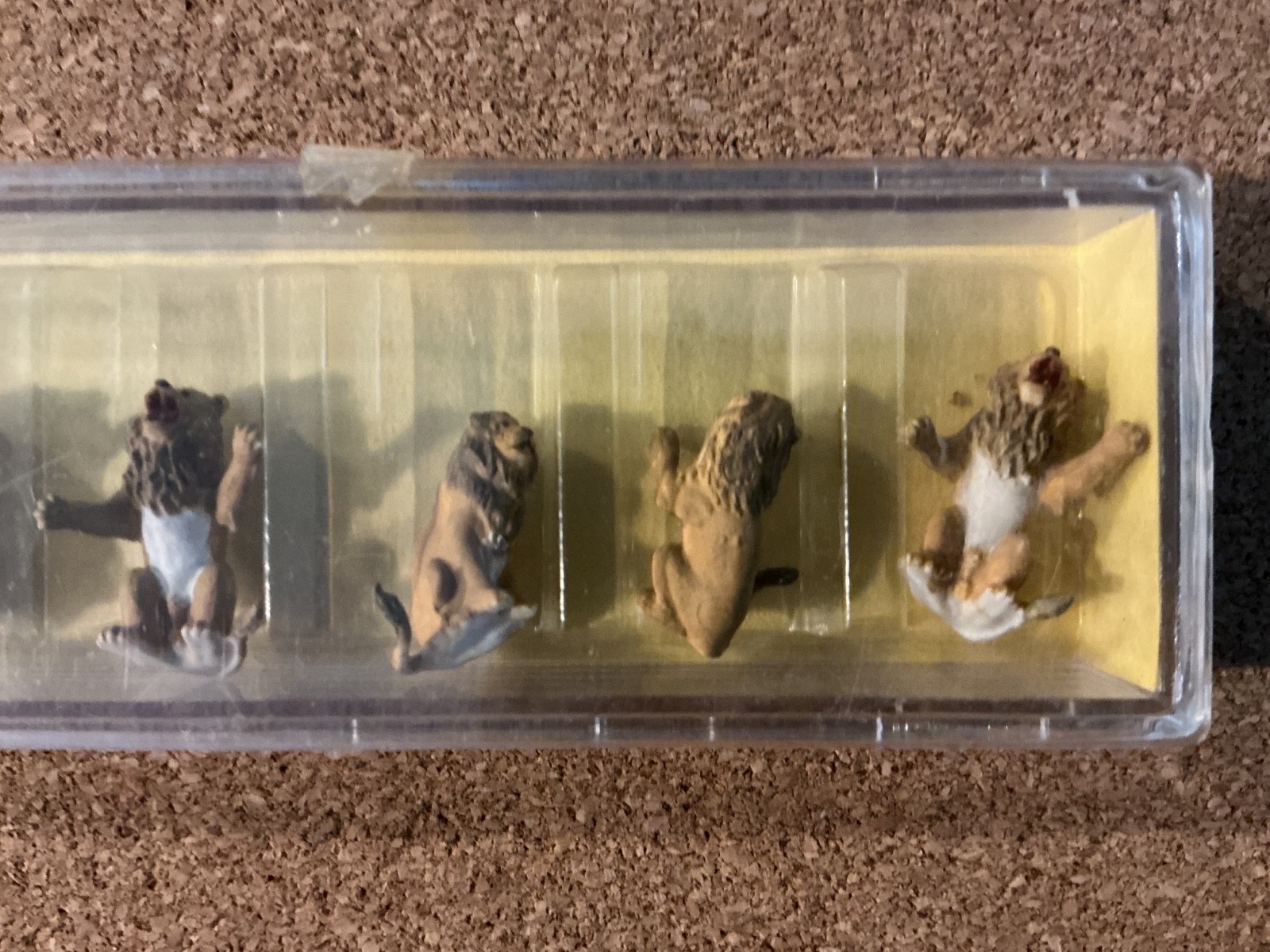 Preiser HO #20381 Animals -- Performing Lions - Seated (Painted Figures)