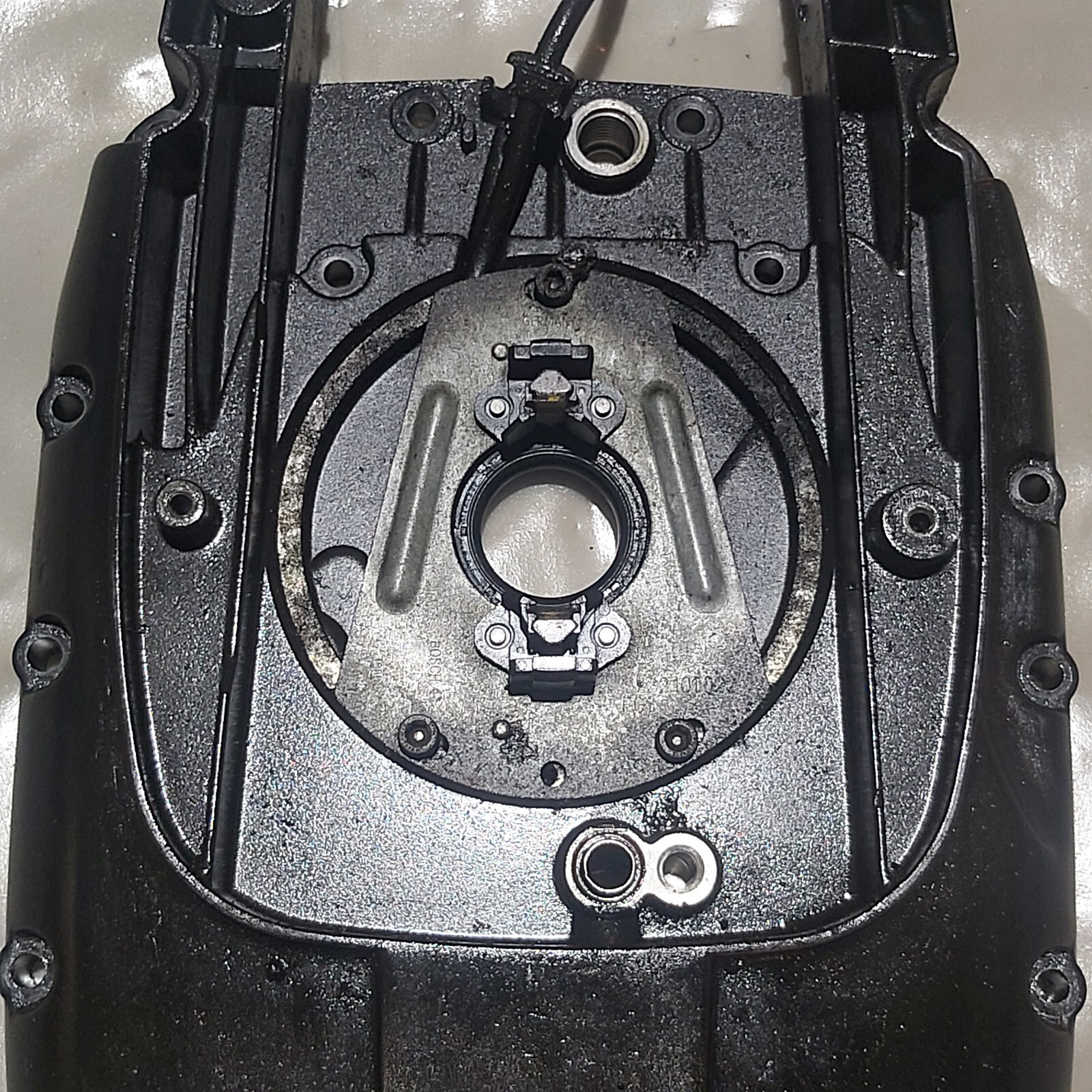 GENUINE BMW R1100 1993 -2001 INNER FRONT ENGINE COVER ALTERNATOR SUPPORT