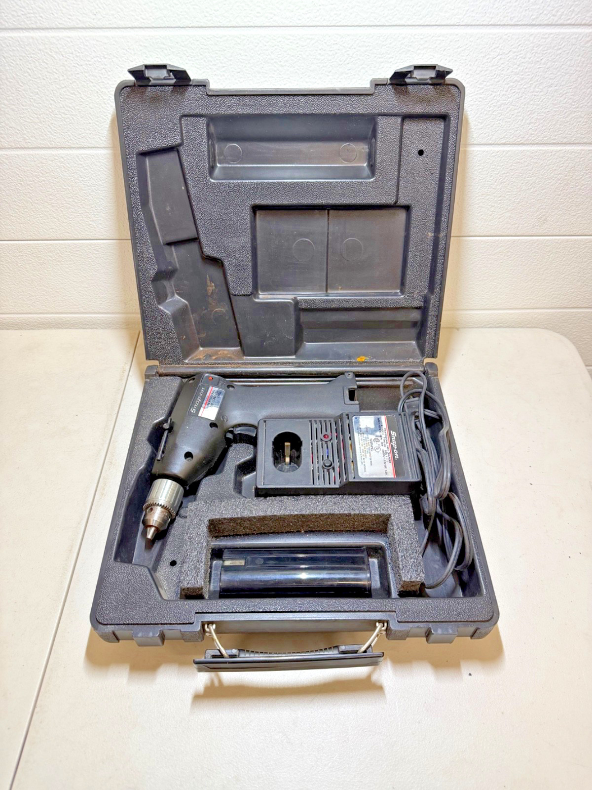 Snap On ET1100-1 Professional 3/8" Cordless Drill w/ ET1100-3 Charger & Battery