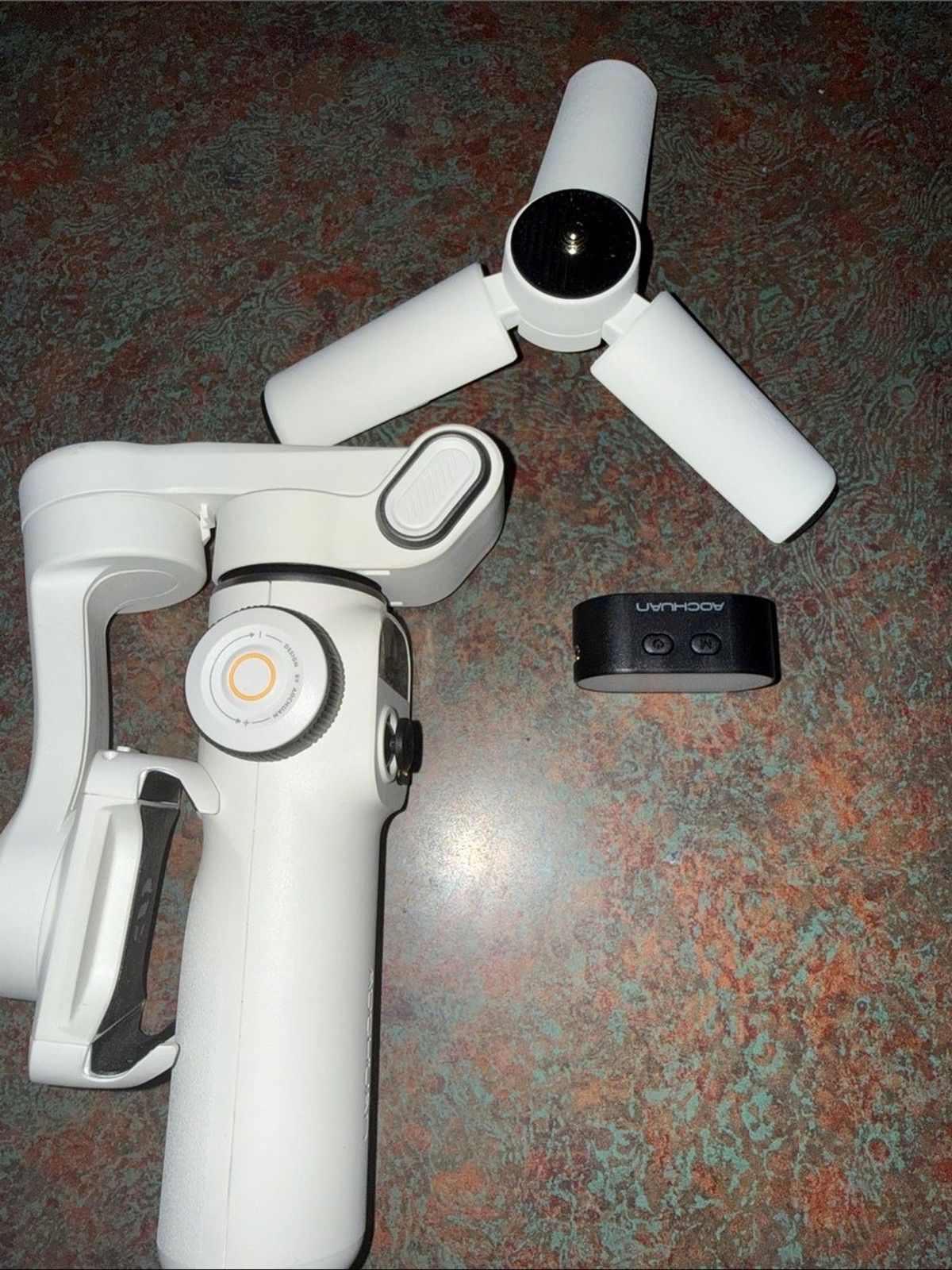 White Handheld Gimbal Stabilizer for Mobile Devices clear screen protector