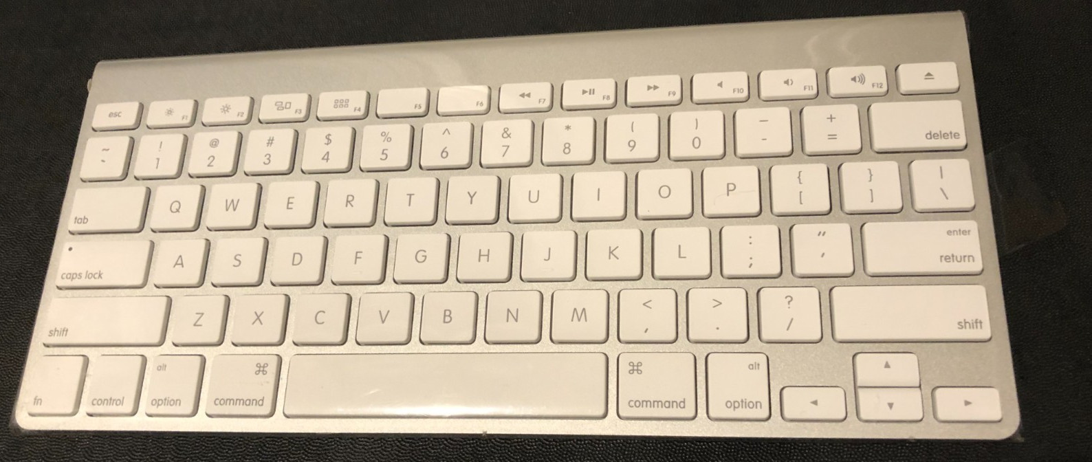 Apple Bluetooth WIreless Keyboard A1314  New