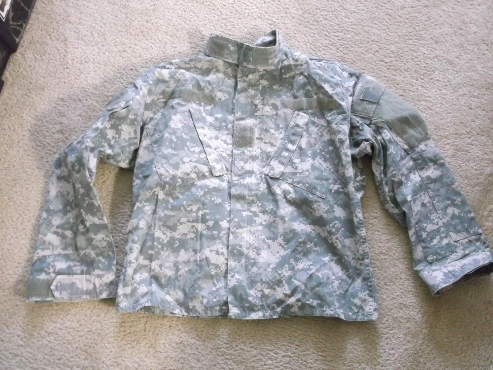 US ARMY  ACU TOP COAT SIZE MEDIUM- X SHORT