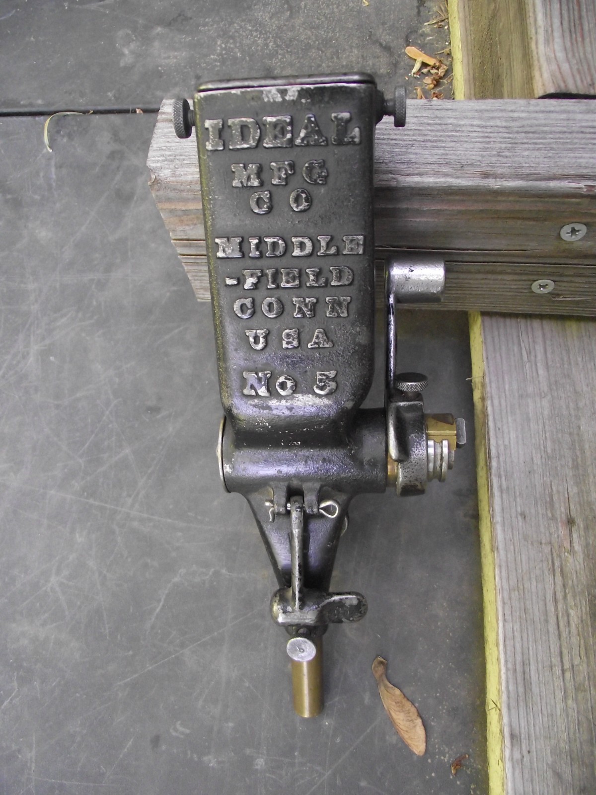 Antique Ideal Mfg Co Powder Measure No. 5 Patent august 16 1892 Conn USA