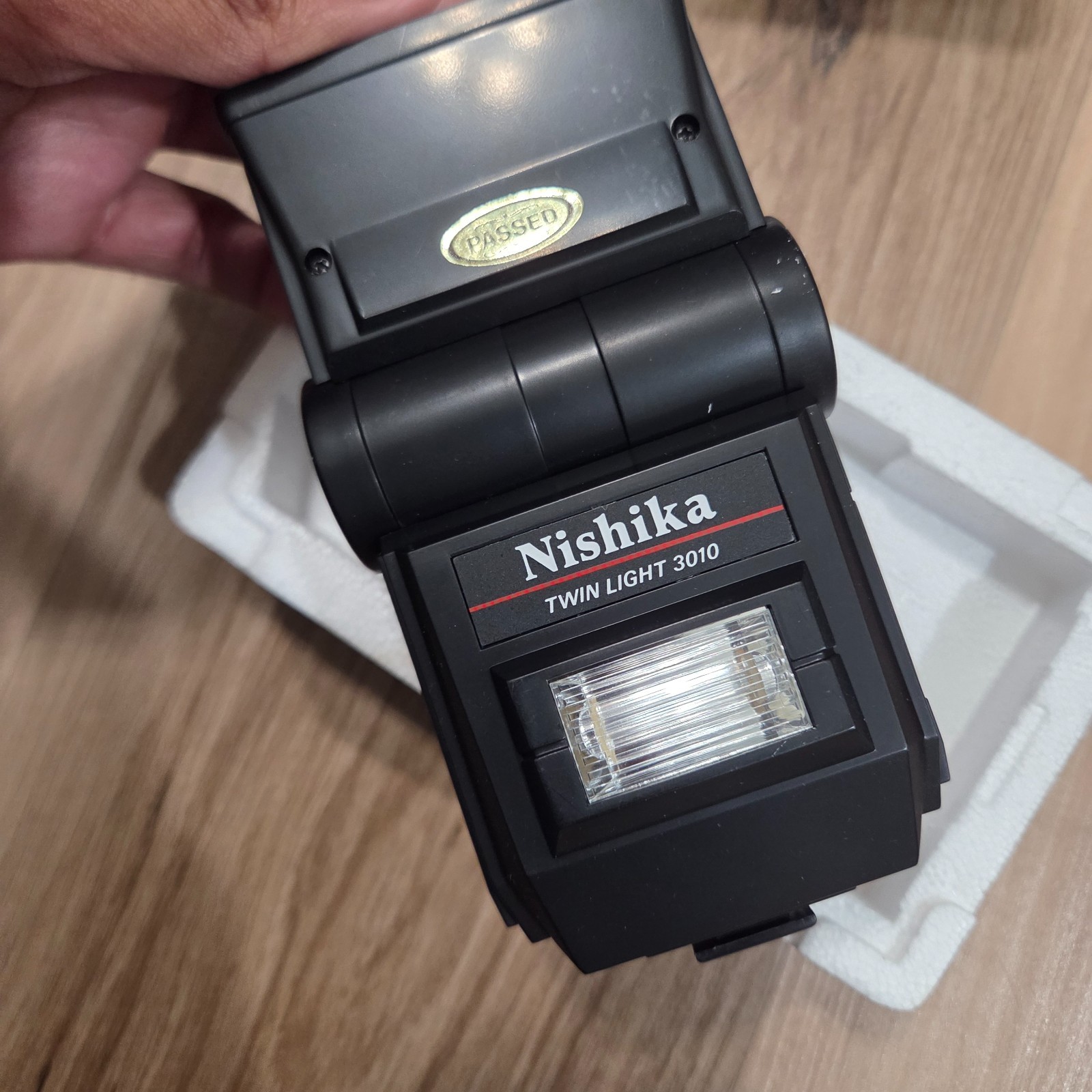 Nishika Twin Light 3010 Variable-Angle Electronic Flash In Original Box