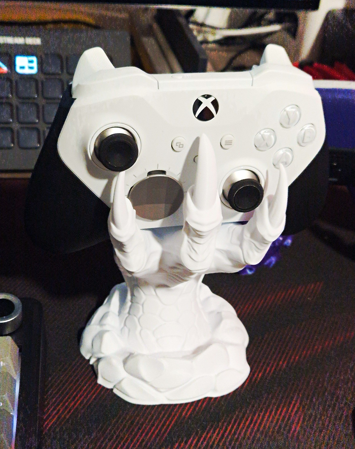 White Dragon Hand Controller Stand Holder for Xbox One & Xbox Series X|S