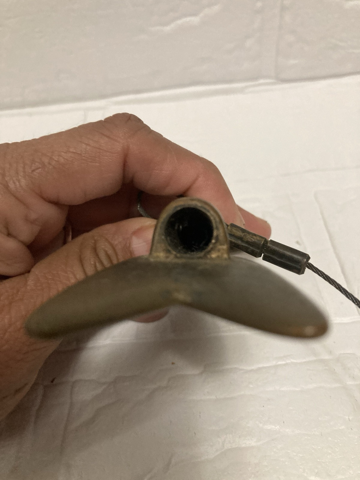 19 Inch Gate Cable With 4.7 oz Decorative Brass Arrow