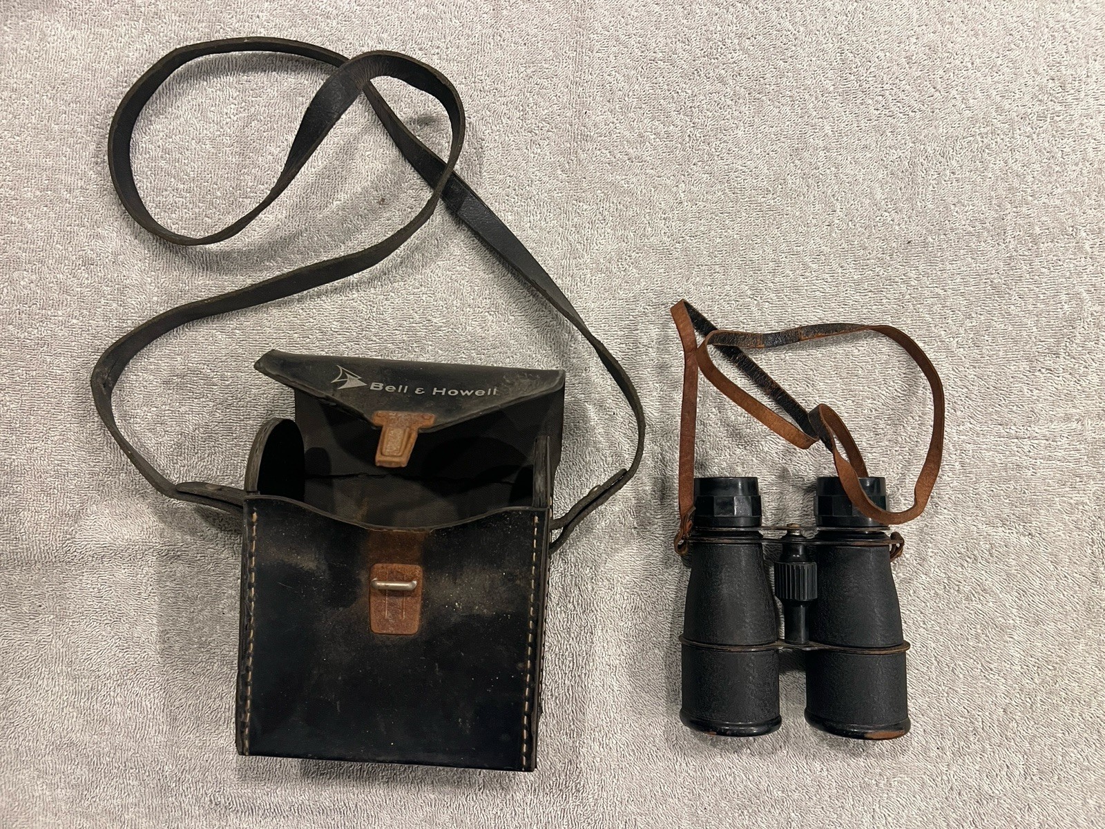 Rare Vintage Bell & Howell Binoculars 3 x 40 w original leather strap and case.