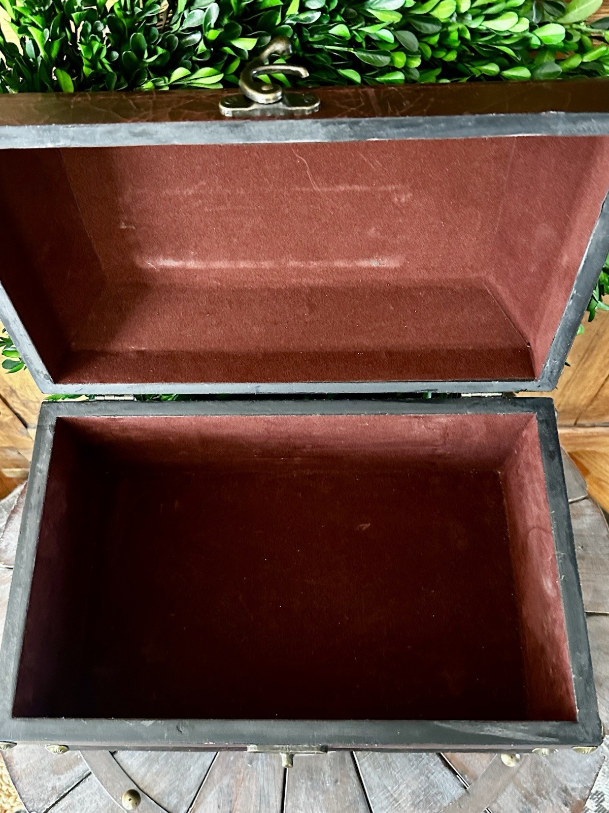 VTG Inspired Hinged/Lidded Faux Leather Rustic Decorative Footed Chest/Trunk