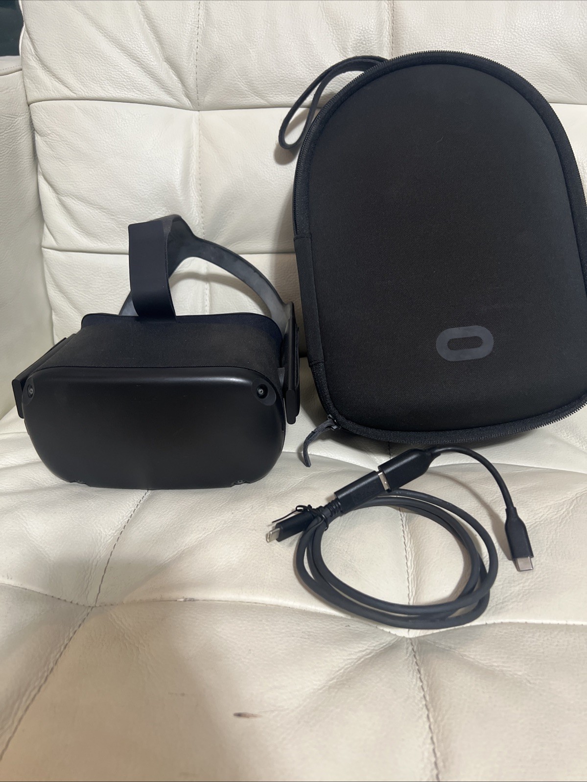Meta Oculus Quest 1 VR Replacement Headset 64GB Only (250143) W/ Case, Charger