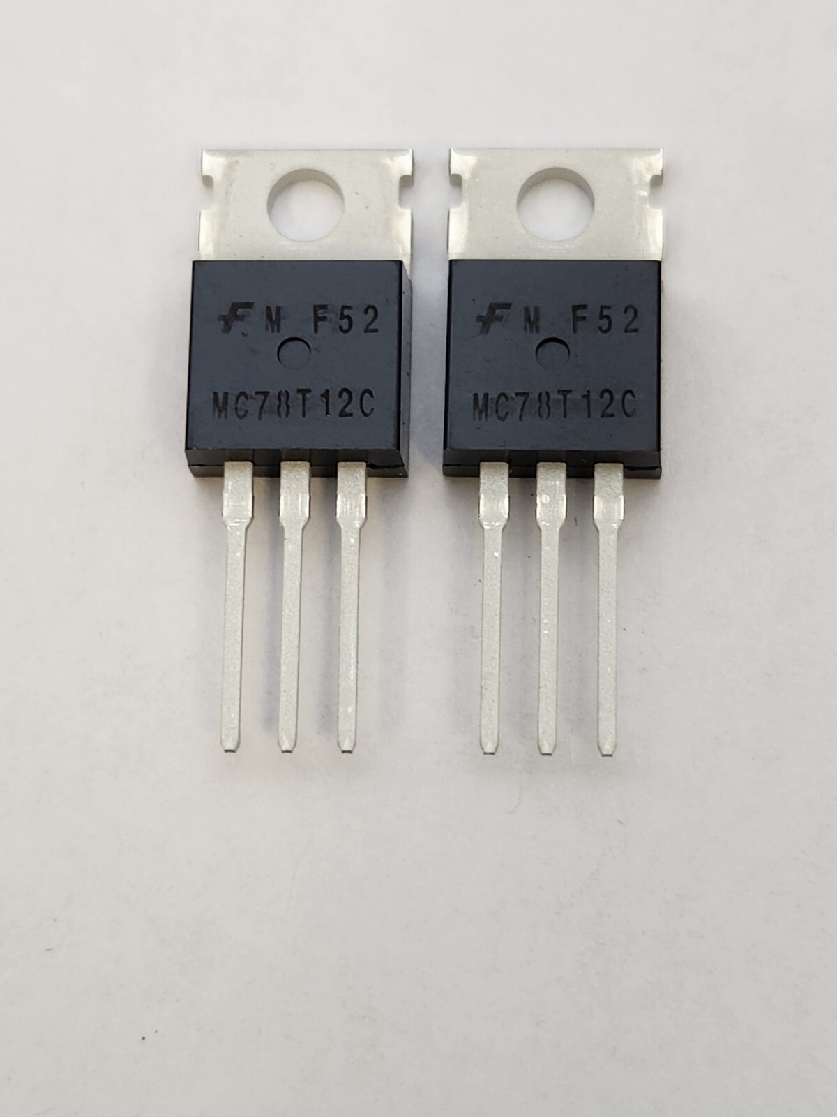 FAIRCHILD  MC78T12CT IC  2(LOT) TO-220 , 12V  3A LINEAR VOLTAGE REGULATOR
