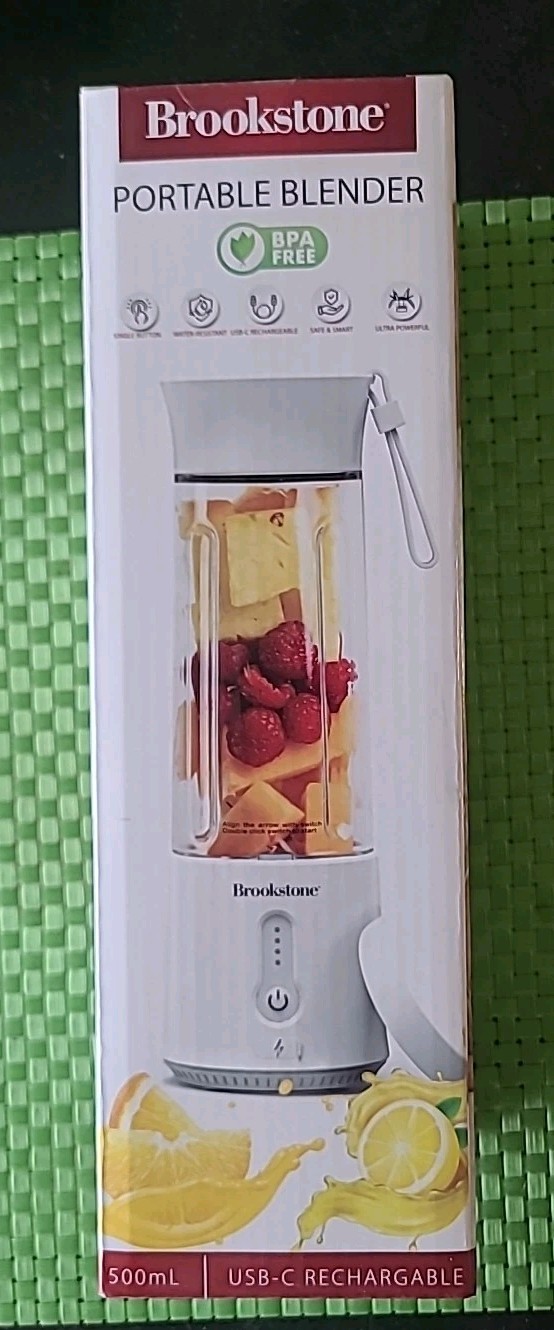 Brookstone Portable 500 ML USB-C Rechargeable Blender Model INV00820