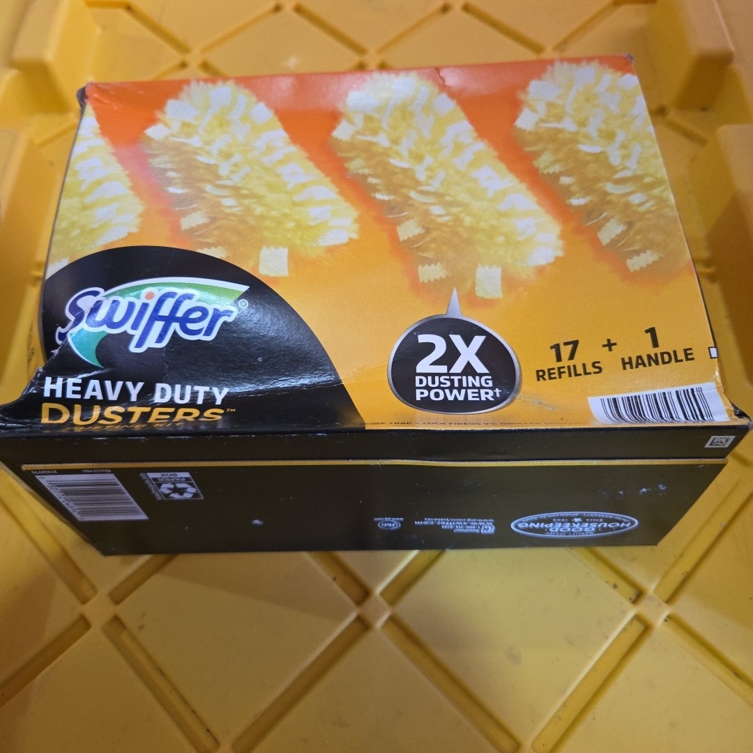 Swiffer Heavy Duty Dusters 17 Dusters 1 Handle (New) (Damaged Box)