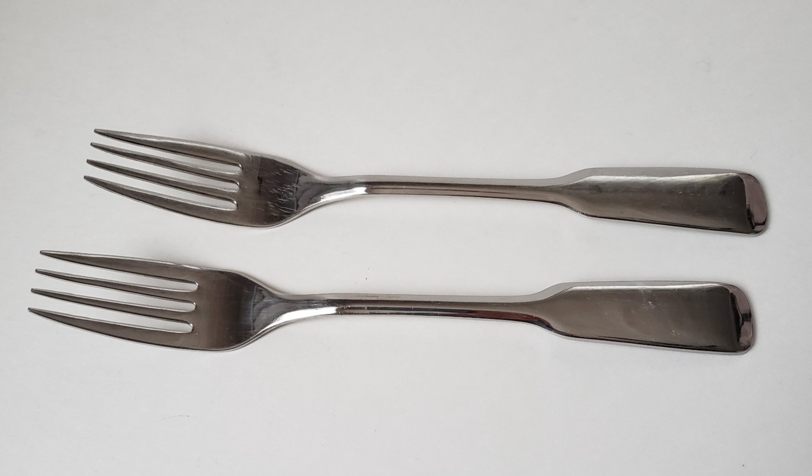 Set of 2 Oneida PERPETUA Dinner Forks 7.75" Heirloom Glossy Stainless 18/10