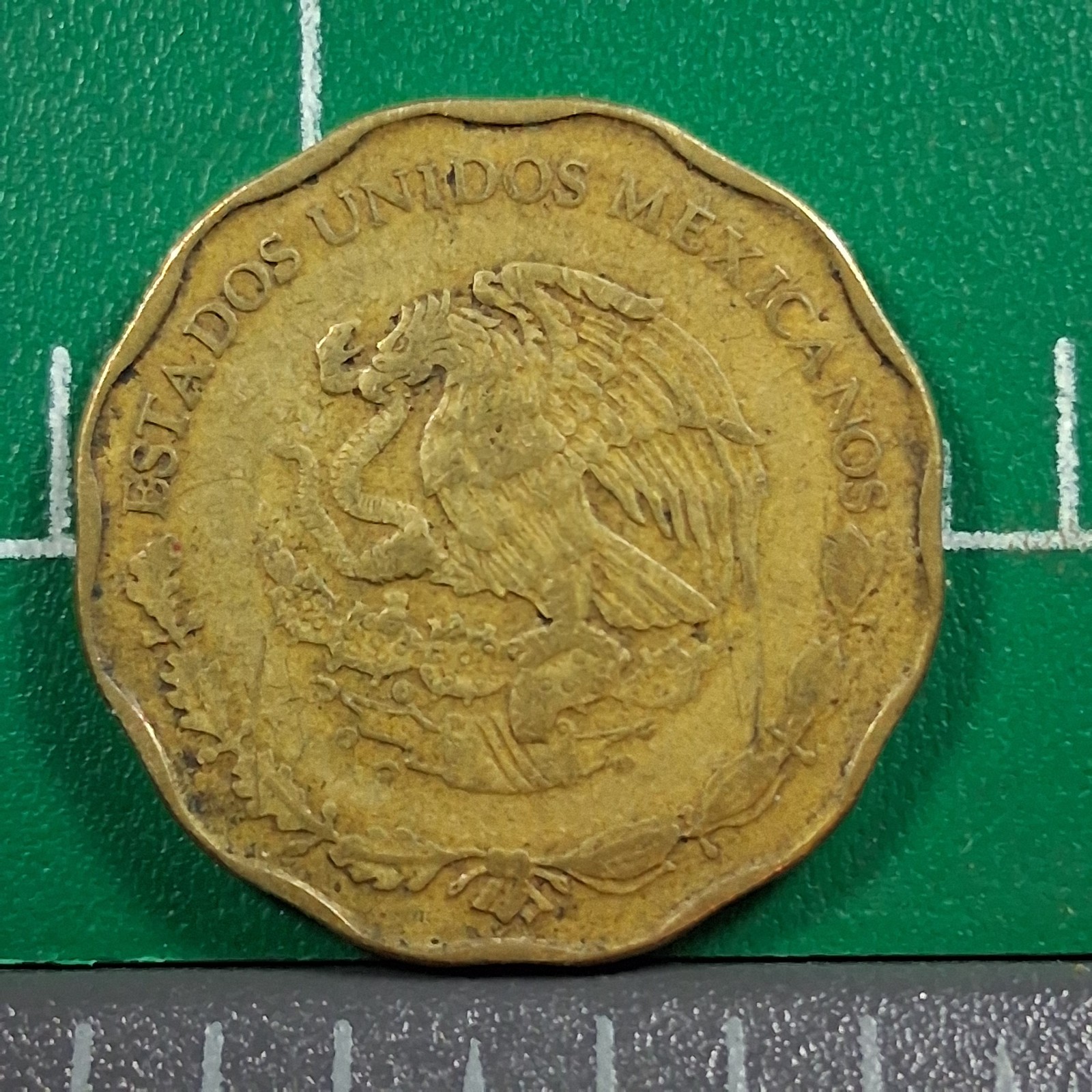 1995-M Mexico 50 Centavos Coat of Arms / Aztec Sun Stone Aluminum-Bronze Coin