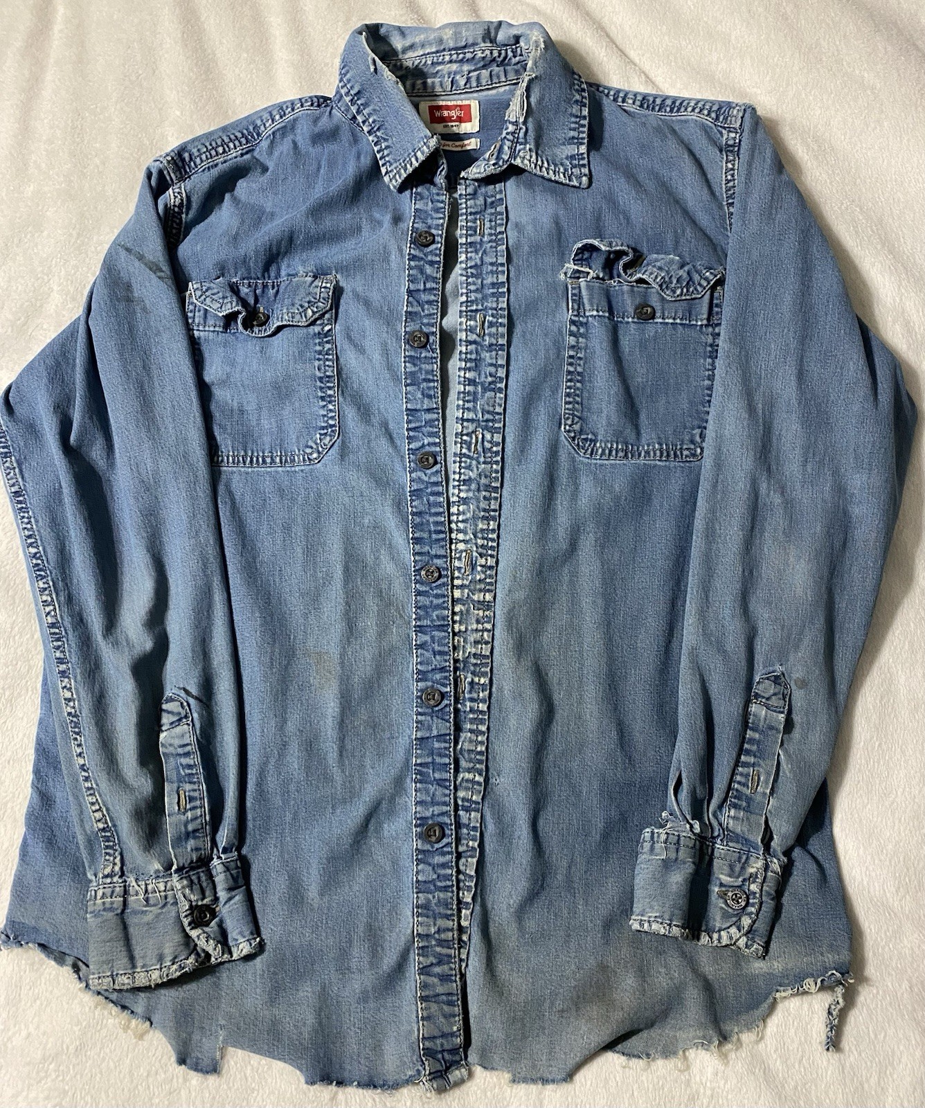 Thrashed Wrangler Men’s Denim Work Shirt Size Large Button Up
