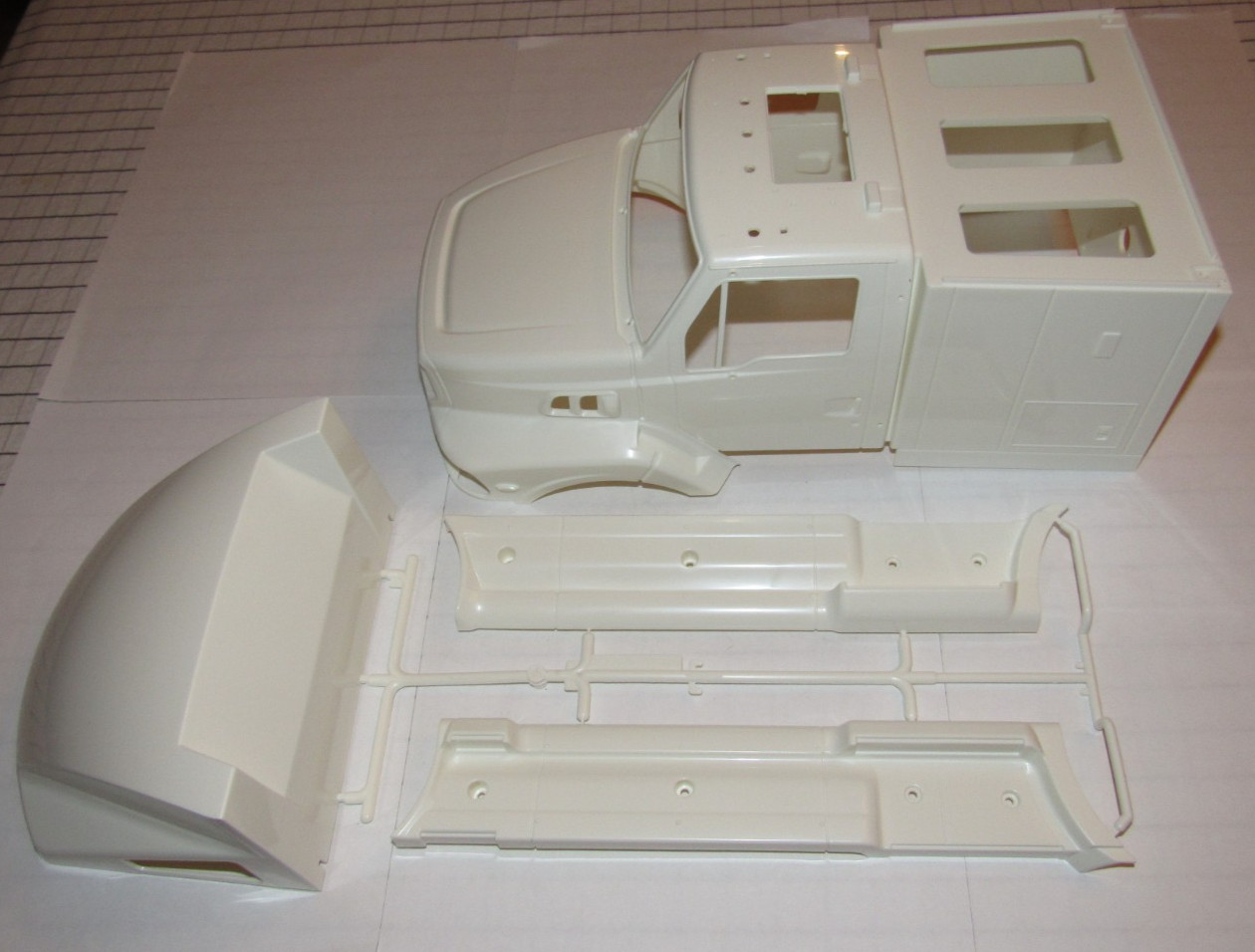 Tamiya 56309 Ford Aeromax 1/14 Semi Cab Body Aero Roof & Side Skirts