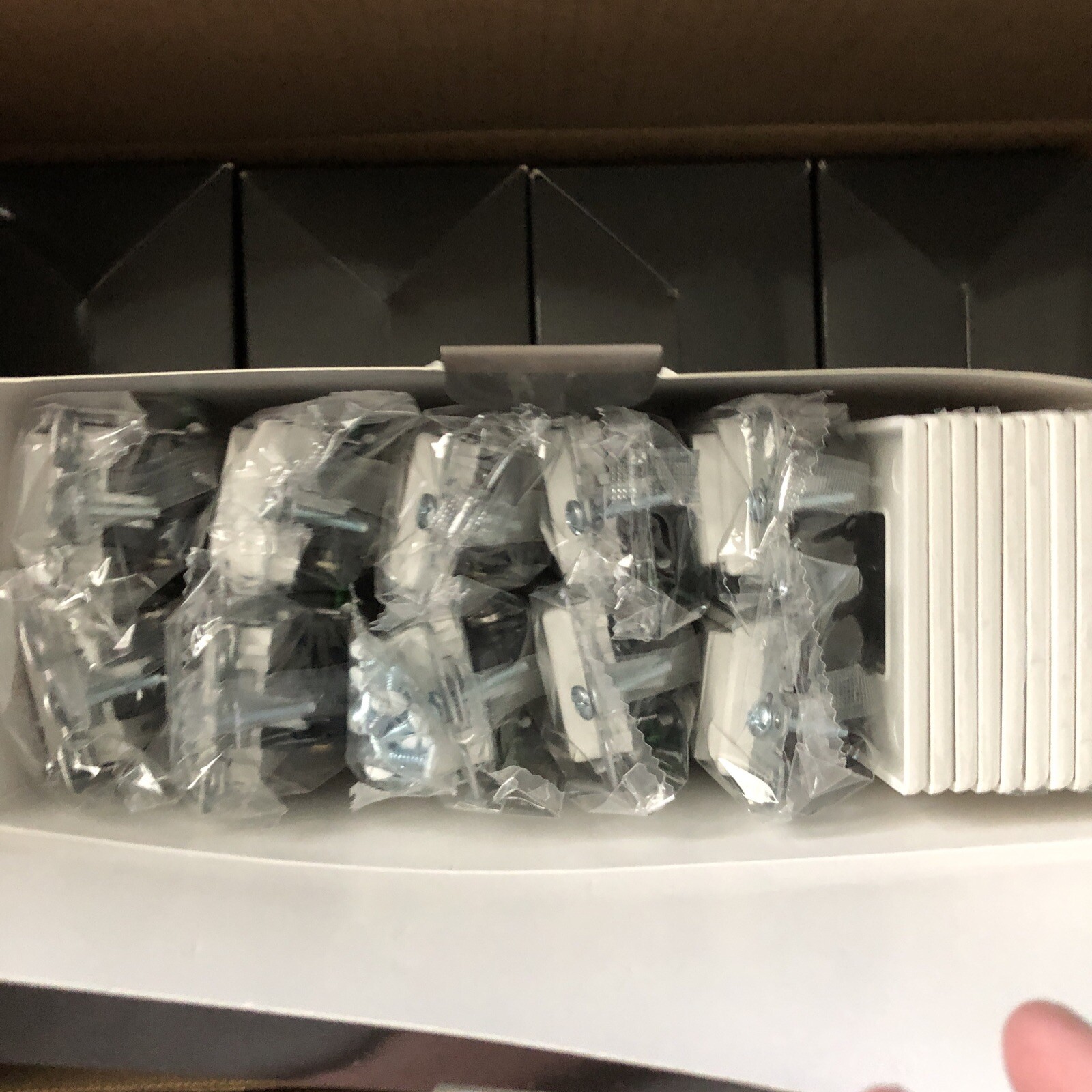 50 Pack BESTTEN Single Pole Decorator Wall Light Switch with Wallplate 15A 12...