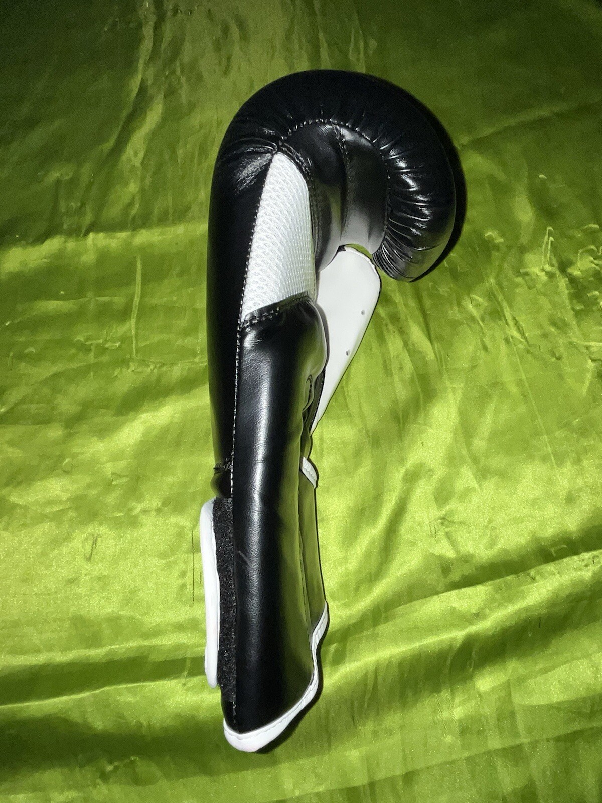 9 ROUND Boxing Gloves 10oz Black White Hook And Loop Straps