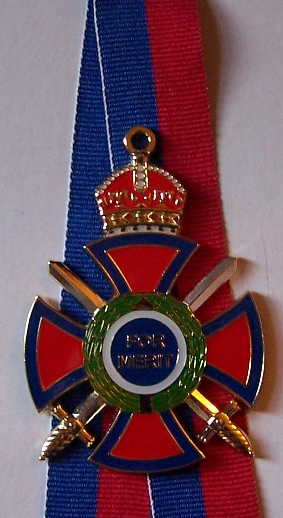 Britain Royal King Queen Knight Empire Kingdom Windsor Merit Order Medal Badge W