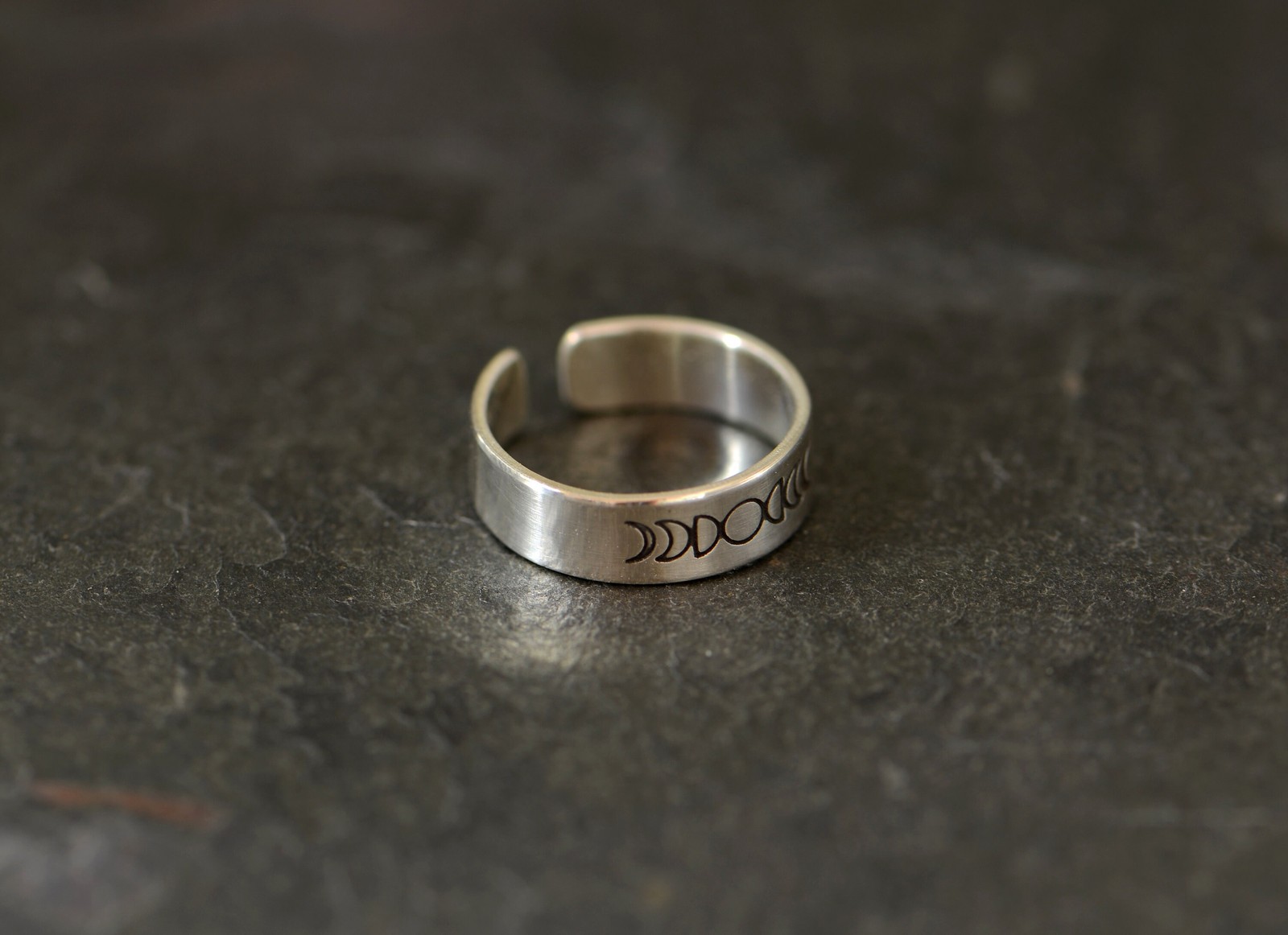 Sterling silver toe ring with moon phases - moon toe ring - silver midi ring or