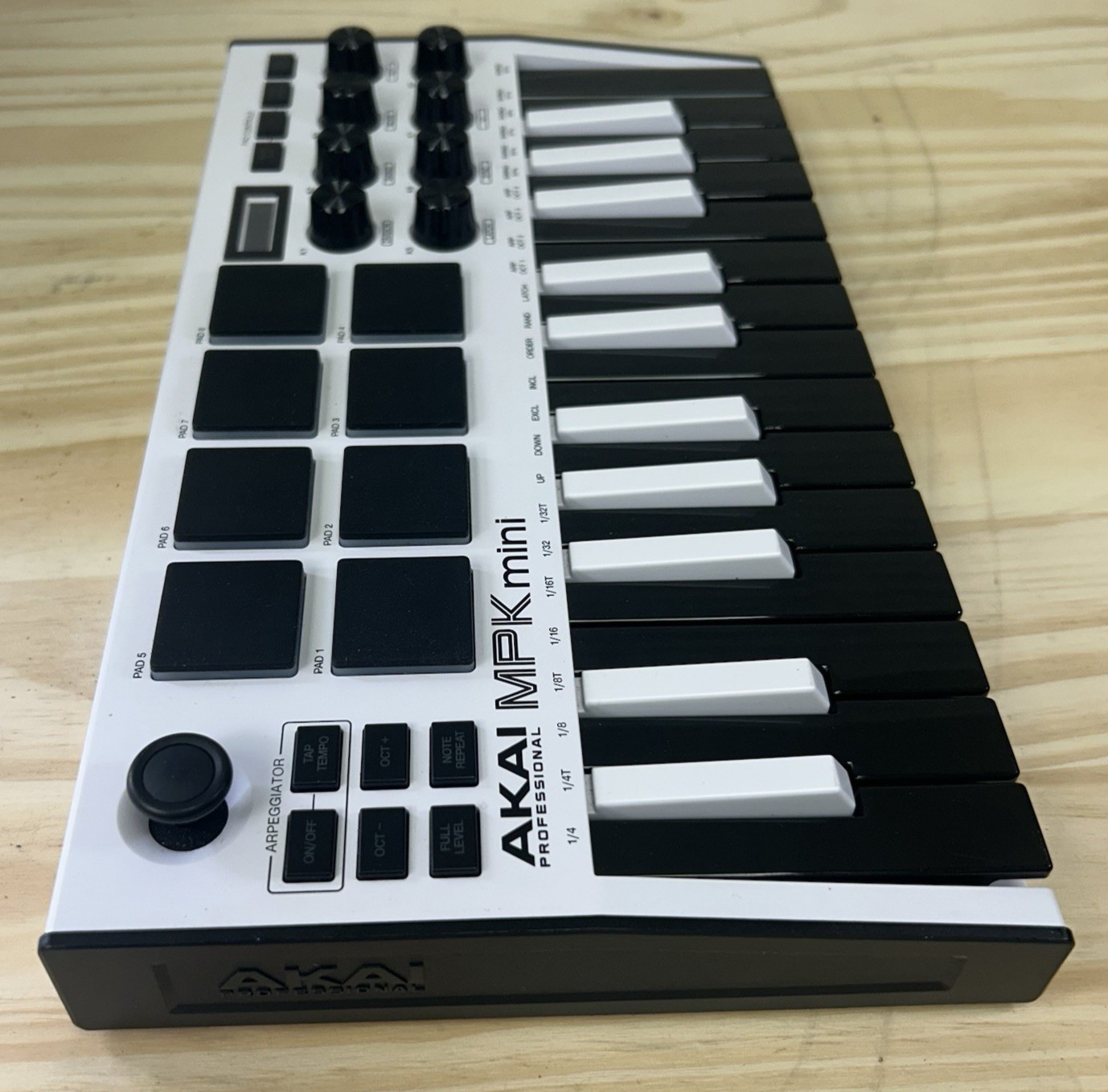 Akai MPK Mini Keyboard and Pad Controller (White) NO CABLES *USED*