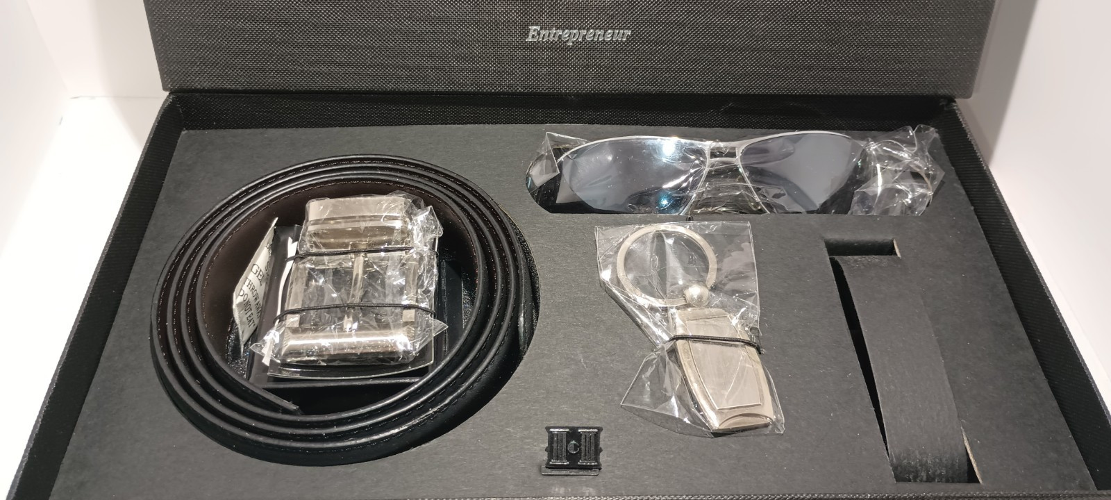Calvin Hill - Gift Set - Sunglasses - Belt - Keychain - NEW in Box